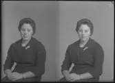 Porträtt-körfoto. Berit Andersson, Vallbygatan, Kolbäck. Ur Gustaf Åhmans samling.