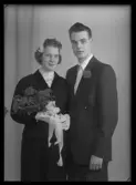 Brudpar, Bengt Lindblad, Prästgården, Dingtuna.
Ur Gustaf Åhmans samling.