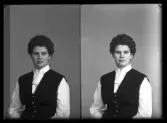 Porträtt, körfoto, Fru Barbro Larsson, Hagv. I Kolbäck.
Ur Gustaf Åhmans samling.