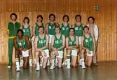 Lagbild av Kvarnby Baskets A-lag herrar. Idrotthuset i Mölndal, mars 1984.