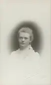 Porträtt av Sigrid Fröstedt 1900.