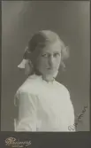 Porträtt av Dagmar Åkerstén hösten 1913.