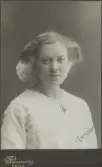 Porträtt av Karin Westerlund hösten 1913.
