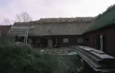 Ladugård med stråtak i Törnbotten.