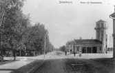 Köpmangatan vid stadsparken och köpmantorget i början av 1900-talet, Söderhamn.
