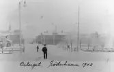 Oxtorgsgatan med Oxtorget i fonden, Söderhamn. Foto 1902.