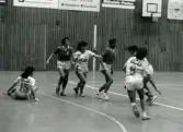 Mölndals Handbollsförening spelar match i idrottshuset i Mölndal, år 1986. Motståndarlag och slutresultat är okända.