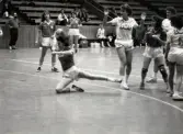 Mölndals Handbollsförening spelar match i idrottshuset i Mölndal, år 1986. Motståndarlag och slutresultat är okända.