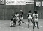 Mölndals Handbollsförening spelar match i idrottshuset i Mölndal, år 1986. Motståndarlag och slutresultat är okända.
