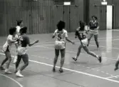 Mölndals Handbollsförening spelar match i idrottshuset i Mölndal, år 1986. Motståndarlag och slutresultat är okända.