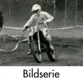 Serie om fyra svartvita fotografier som visar motocrosstävling på Blixåsbanan i Balltorp, Mölndal, år 1987-1988.