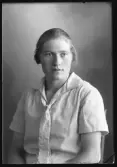 Porträtt. Eva Persson. Frössvi, Hallstahammar. 
Ur Gustaf Åhmans bildarkiv.