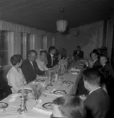 Brudparet Lars Söderström vid middagen