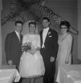 Brudparet Lars Söderström med gäster