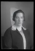 Kvinnoporträtt. Berta Söderkvist, Tjänstemannamässen, Hallstahammar.
Ur Gustaf Åhmans samling.