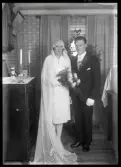 Brudpar. Elsa Hedström, Kvalsta, Berg, Kolbäck.
Ur Gustaf Åhmans samling.