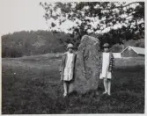 Västra Tunhem. Parti av stensättningen i Västra Tunhems prästhage