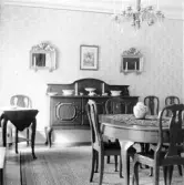Interiörbild från matrum i Torborg Lindéns hem på Södra Ringgatan 12, kv Trädgården, Alingsås. Bilden tagen av hennes son Erik Lindén 1949.