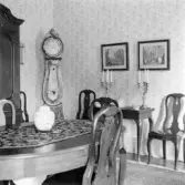Interiörbild från matsal Torborg Lindéns hem på Södra Ringgatan 12, kv Trädgården, Alingsås. Bilden tagen av hennes son Erik Lindén 1949.