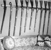 Interiörbild från entrérummet i Torborg Lindéns hem på Södra Ringgatan 12, kv Trädgården, Alingsås. Bilden tagen av hennes son Erik Lindén 1949.