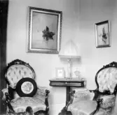 Interiörbild från Torborg Lindéns hem på Södra Ringgatan 12, kv Trädgården, Alingsås. Bilden tagen av hennes son Erik Lindén 1949.