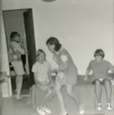 Hippa hemma hos Lars-Erik Filipsson, år 1966-1967. Helene, Berit, Bodil och Astrid.