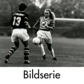 Serie om 18 svartvita fotografier som visar fotbollslaget Jitex BK spela match på Kvarnbyvallen i Mölndal, år 1993-1994.