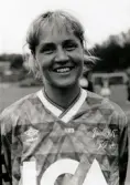 Porträtt av Jitex-spelaren Monica Magnusson taget i samband med match mellan Jitex BK och Wä IF på Kvarnbyvallen i Mölndal, år 1993-1994. Jitex BK vann matchen med 6-1. Monica Magnusson gjorde 5 av målen.