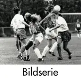 Serie om 31 svartvita fotografier som visar fotbollslaget Jitex BK spela match dels på Kvarnbyvallen och dels på okänd arena. Mölndal på 1990-talet.