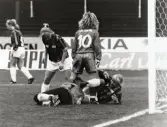 Fotbollslaget Jitex BK spelar match i Mölndal på 1990-talet. Arena, motståndarlag och slutresultat är okända.