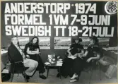 Motormässan i Malmö 1974, avdelningen med Anderstorp Racing Club Sweden, med reklam för motortävlingar på Scandinavian Raceway i Anderstorp 1974. Från vänster Anders Åberg, från ARC:s damsektion: Annika Sjöö, Marita Junehill och Britt-Marie Lindström.