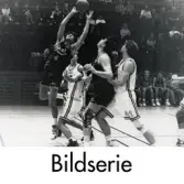 Serie om sju svartvita fotografier som visar Kvarnby Basket spela match i Mölndals idrottshus/Aktiviteten, år 1993. Motståndarlag och slutresultat är okända.