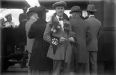 ÖSK-supporter vid järnvägsstationen, 1920-tal