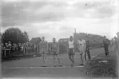Löpare vid startlinjen vid Örnsro idrottsplats, 1920-tal