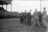 Prisutdelning med pokal, 1920-tal