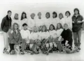 Lagbild av Kållereds Sportklubbs bandydamer, år 1989-1992. Arena okänd.