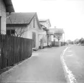 Hammarqvists vagnmakeri vid Oskardalsgatan. Artikel i samband med bilden publicerad i Varbergs Tidning 1962-03-02.