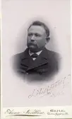 Porträtt av Olof Leonard Hillstedt, 1896. Född i Gävle 1849. Avled 1899 då hans skepp förliste med man och allt på resa mellan Grimsby, England och Stockholm.