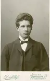 Porträtt av Martin Bylund (enligt text i album, lite osäkert förnamn?).