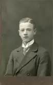 Porträtt av Karl Vilh. Johansson 1899.30.12. 1916 (enligt text baksida kort).