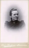 Porträtt av Hanna Söderblom, 1868-1919.
Dotter till Kyrkoherde Jonas Söderblom, Norrala. Begravd i Uppsala.