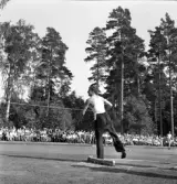 Idrottstävlingar på Värendsvallen, 1944.
Kulstötning för herrar.