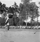 Idrottstävlingar på Värendsvallen, 1944.
Höjdhoppning för herrar.