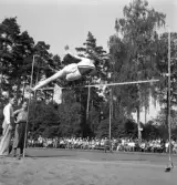 Idrottstävlingar på Värendsvallen, 1944.
Höjdhoppning för herrar.