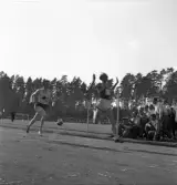 Idrottstävlingar på Värendsvallen, 1944.
Målgång av sprinterlopp för herrar.