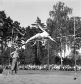 Idrottstävlingar på Värendsvallen, 1944.
Höjdhoppning för herrar.