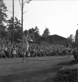 Idrottstävlingar på Värendsvallen, 1944.
Målgång i löpning för herrar.