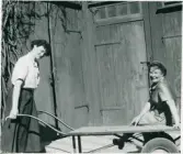 Anne-Marie Nyström och okänd kvinna