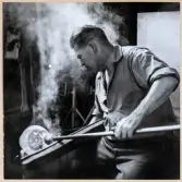 Verksamhet i hyttan på Strömbergshyttan. 
