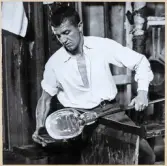 Verksamhet i hyttan på Strömbergshyttan.
